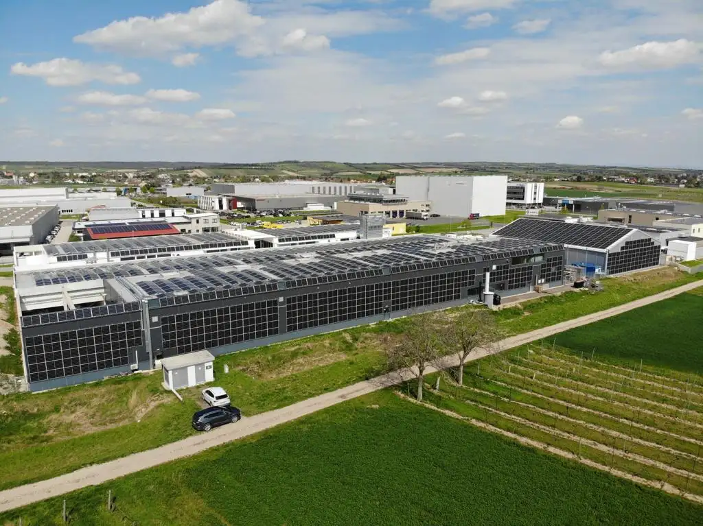 compacfoam - über uns - hauptgebäude andere Seite